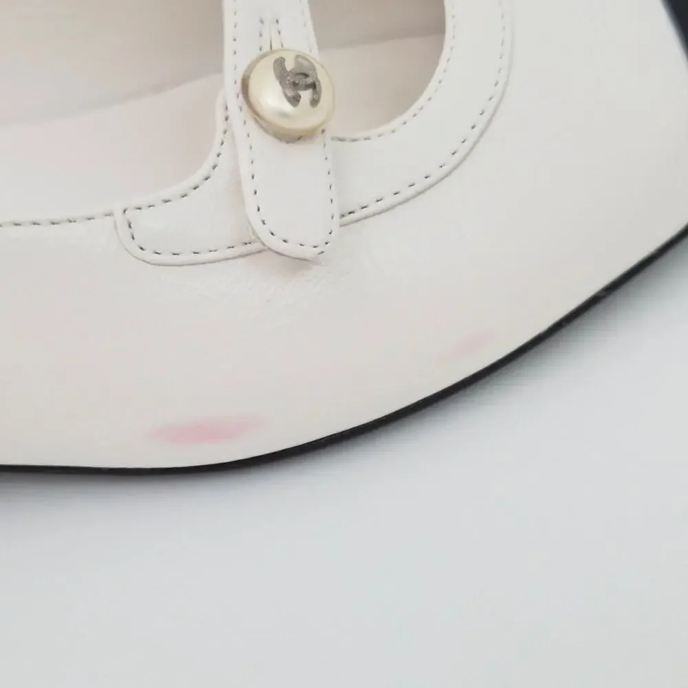 Chanel Shiny Lambskin Pointed Toe CC Ballet Flats US 9 / EU 39 White Black